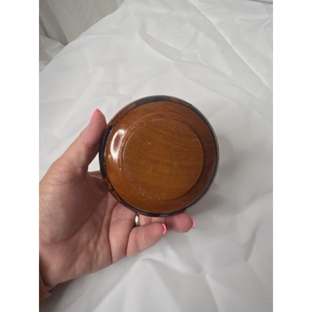 Wooden hand-carved trinket box with lid, vintage decorative storage - Picture 3 of 8